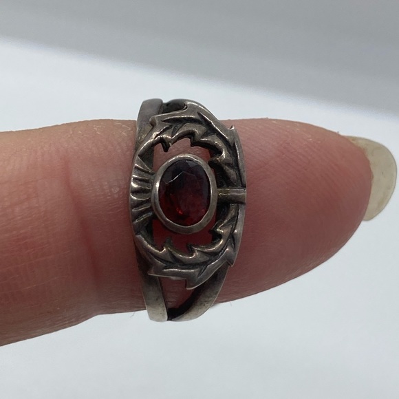BOGO50 Sterling silver & garnet ring - Picture 3 of 8